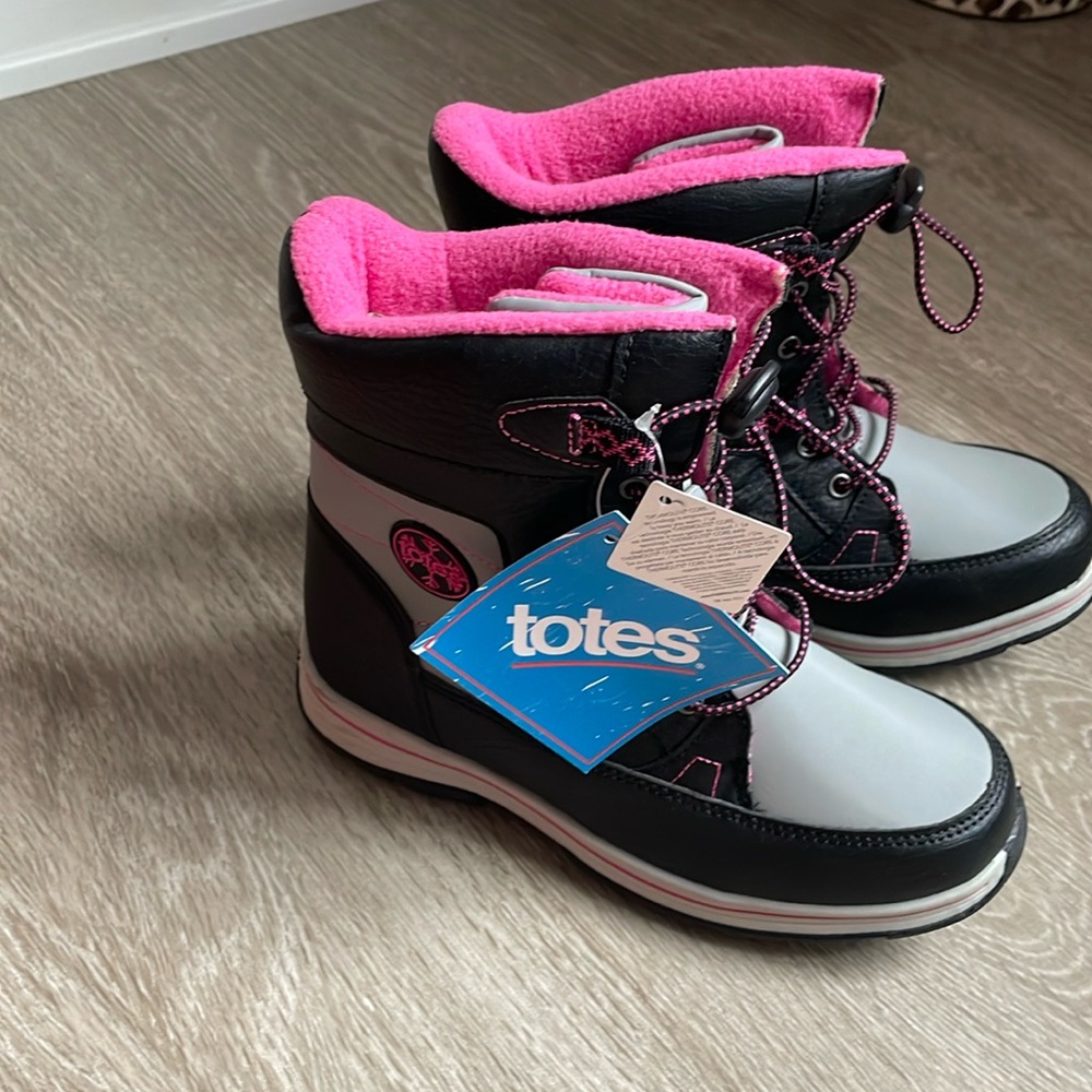 Girls totes boots